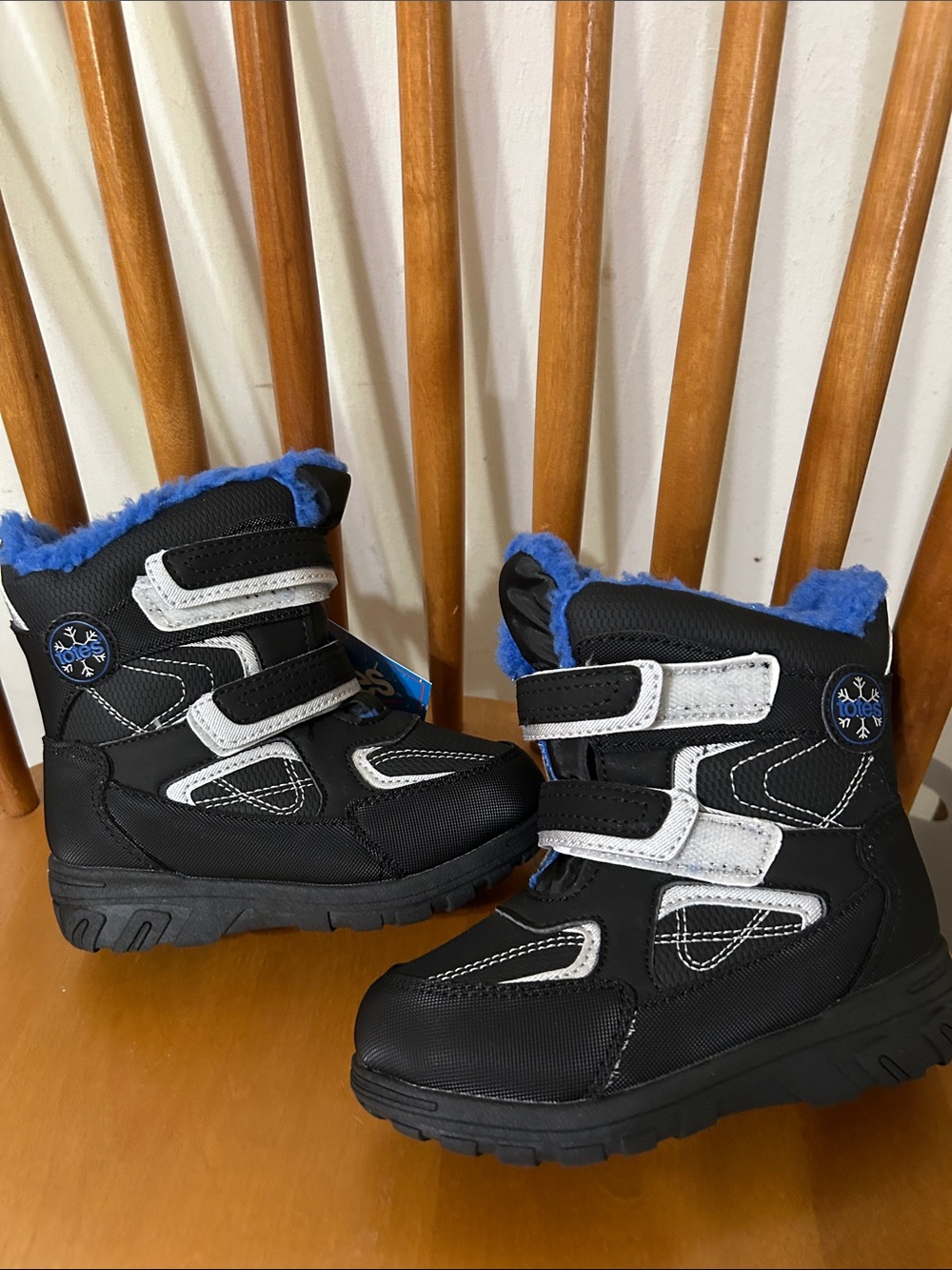 NWT Totes Toddler Boys’ Waterproof Insulated Winter Outdoor Boot.